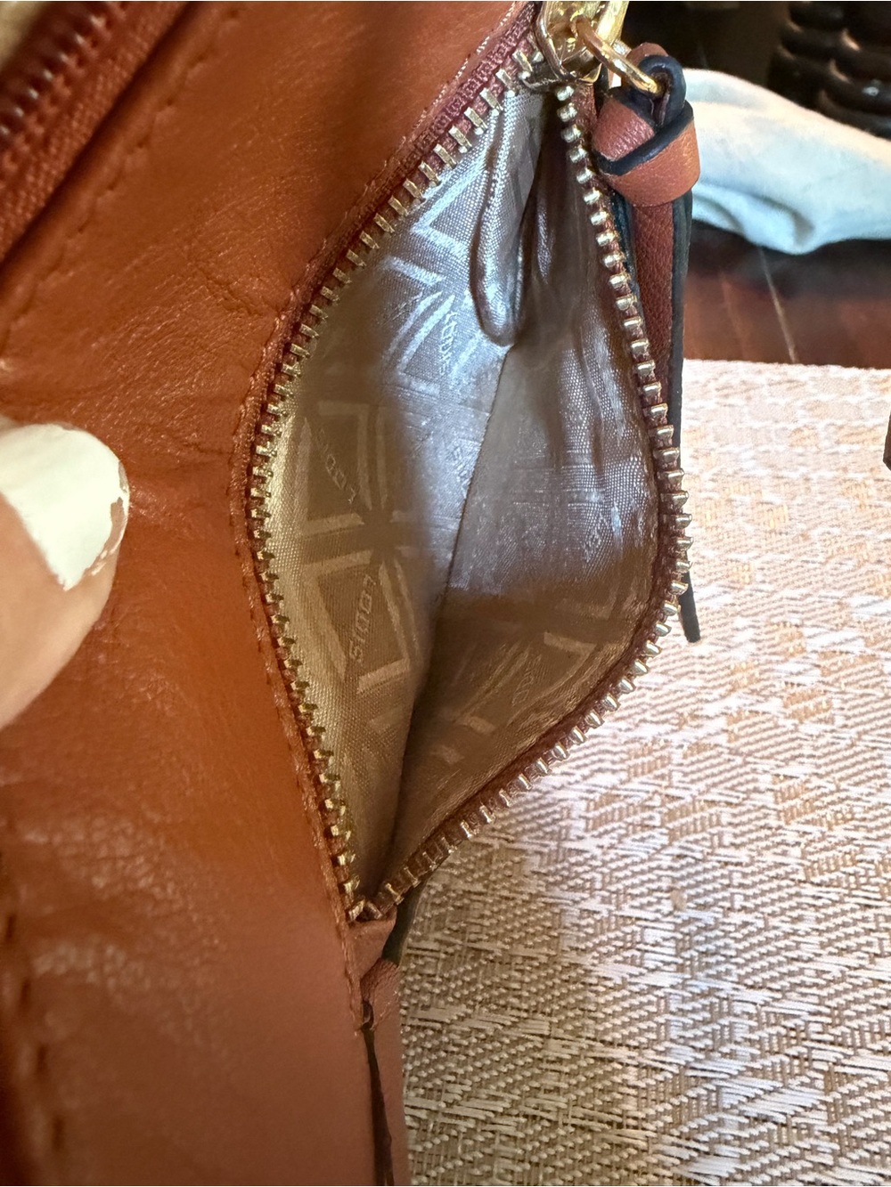 Lodis leather wristlet RFID wallet cognac color - Picture 13 of 16
